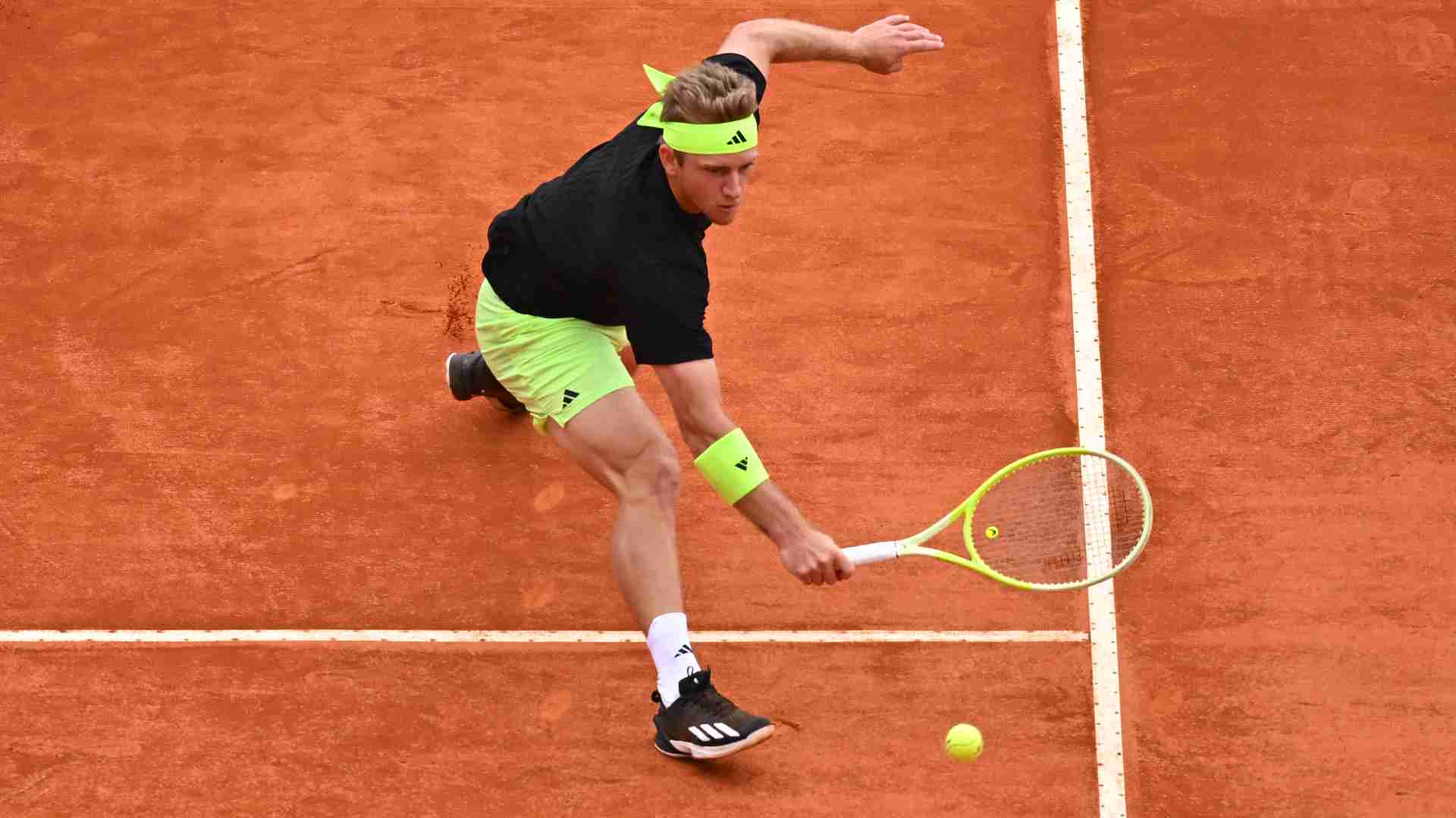<a href='https://www.atptour.com/en/players/alejandro-davidovich-fokina/dh50/overview'>Alejandro Davidovich Fokina</a>