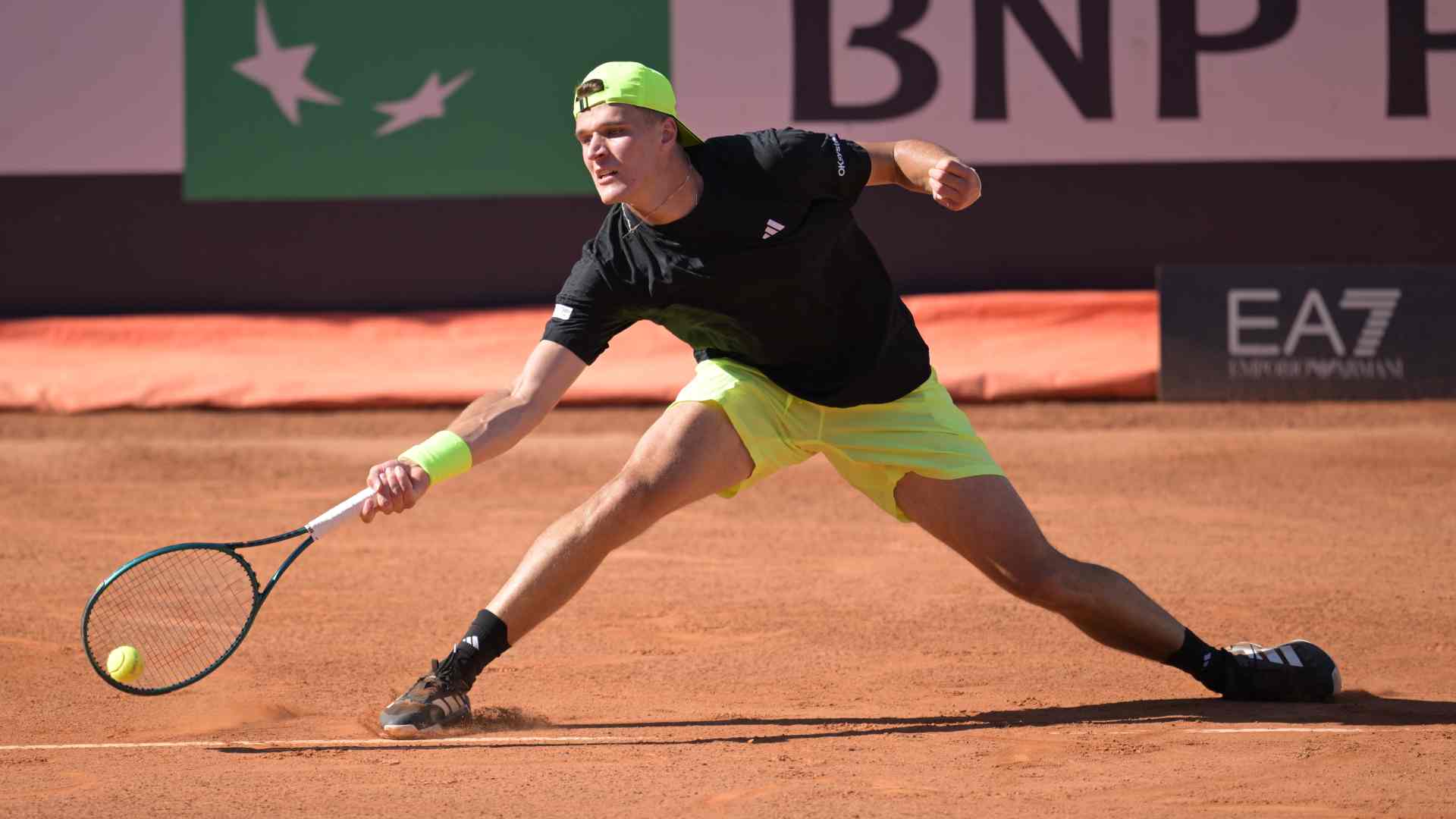 Mensik surges past Gigante in Rome