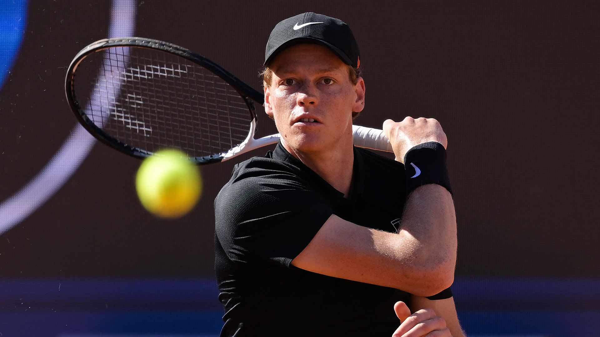 Sinner overcomes hampered De Jong in Rome