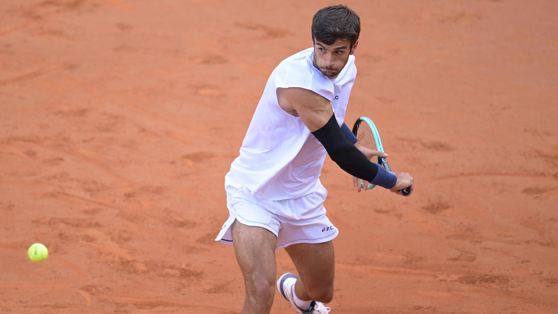 Musetti, Medvedev play in pouring rain before suspension leaves Italian waiting on MP