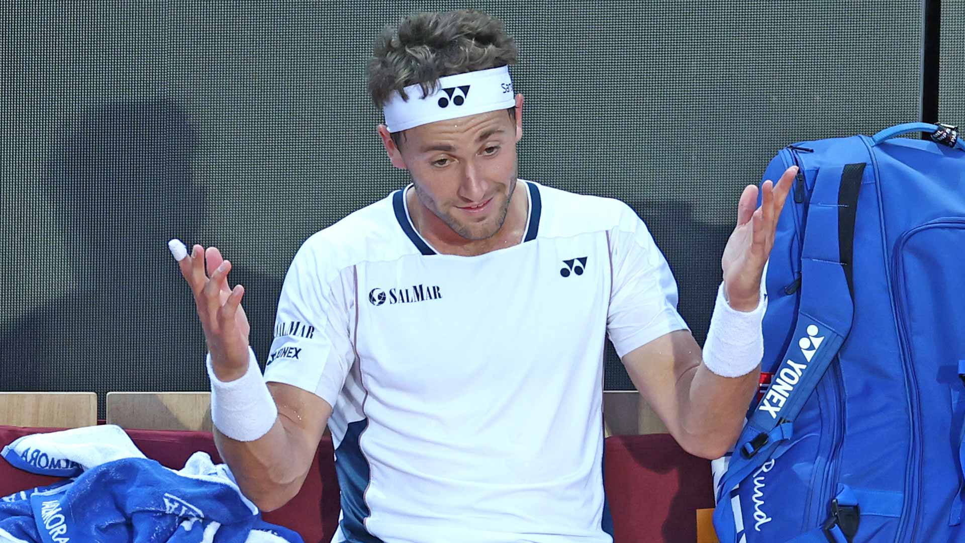 Casper Ruud cut a bemused figure at times as Jannik Sinner produced a stunning quarter-final display in Rome.