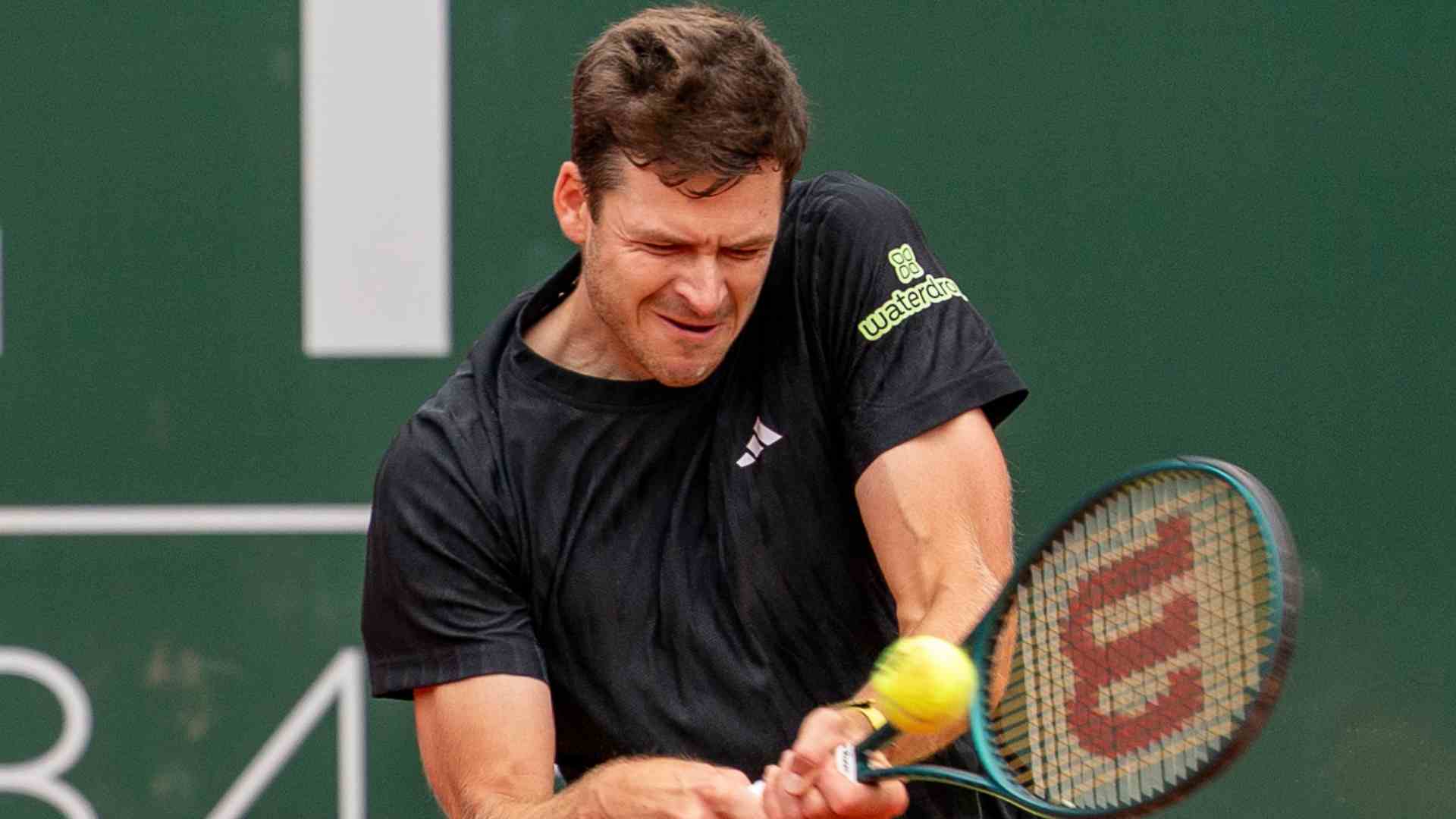 Hurkacz battles rain & wild card Cazaux in Geneva debut