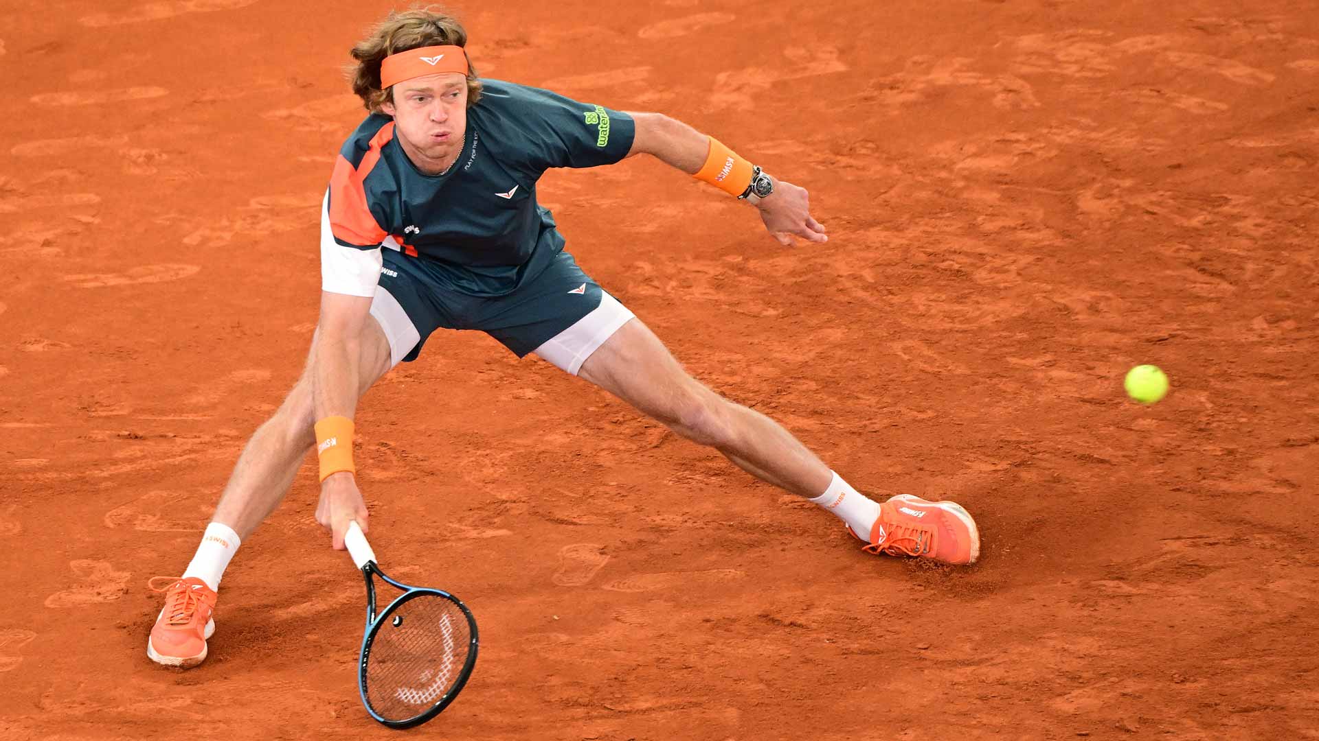 Resurgent Rublev holds firm for Hamburg SF spot