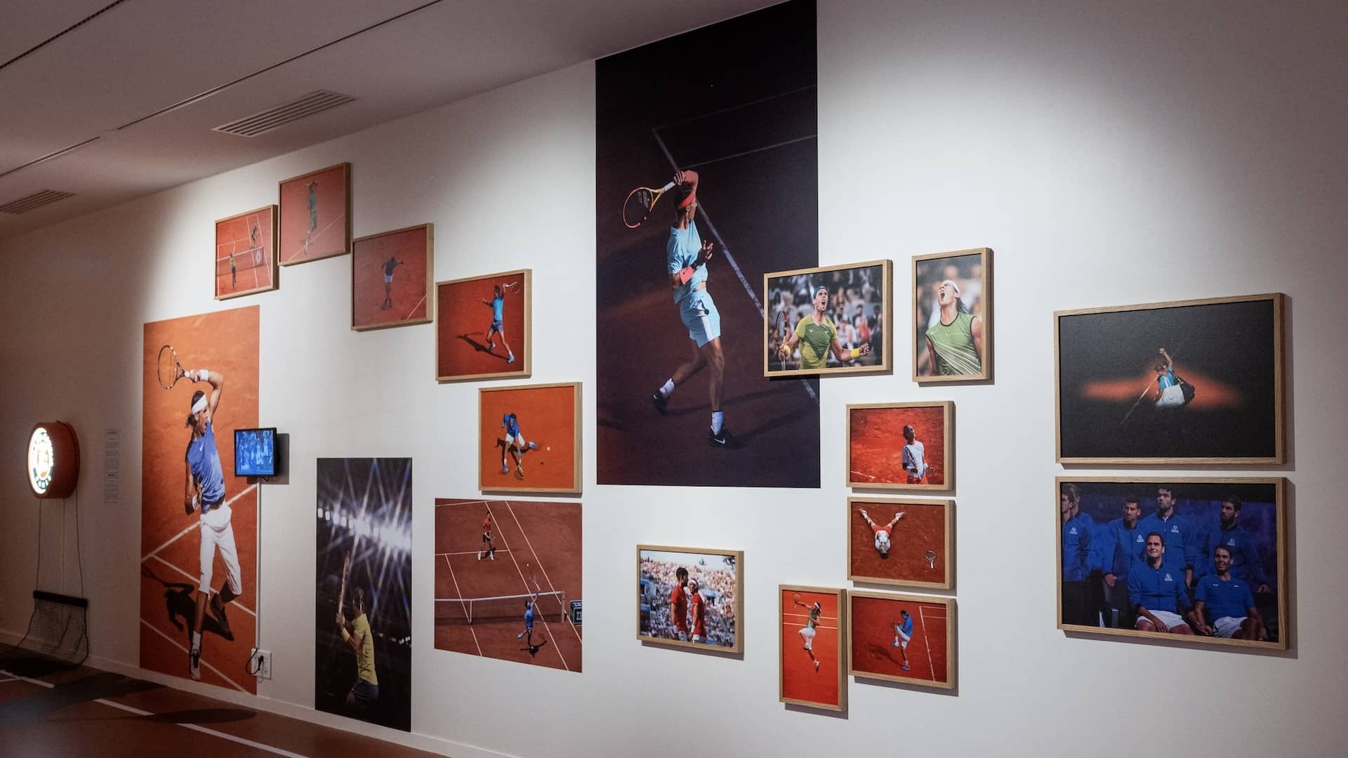Una de las salas de la exposición de Rafael Nadal en Roland Garros.