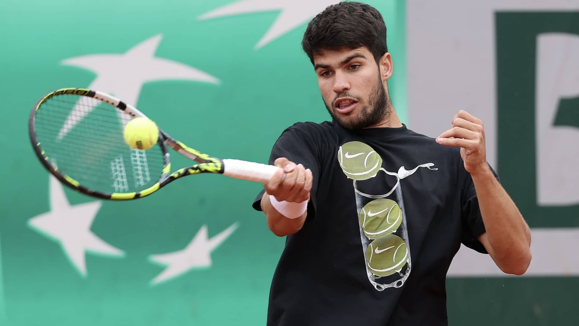 Carlos Alcaraz, durante un entrenamiento en Roland Garros.