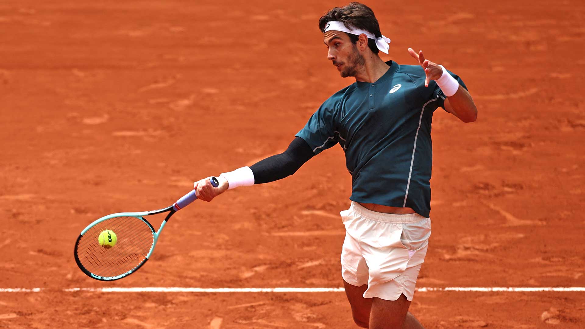 Lorenzo Musetti defeats Daniel Elahi Galan on Wednesday at Roland Garros.