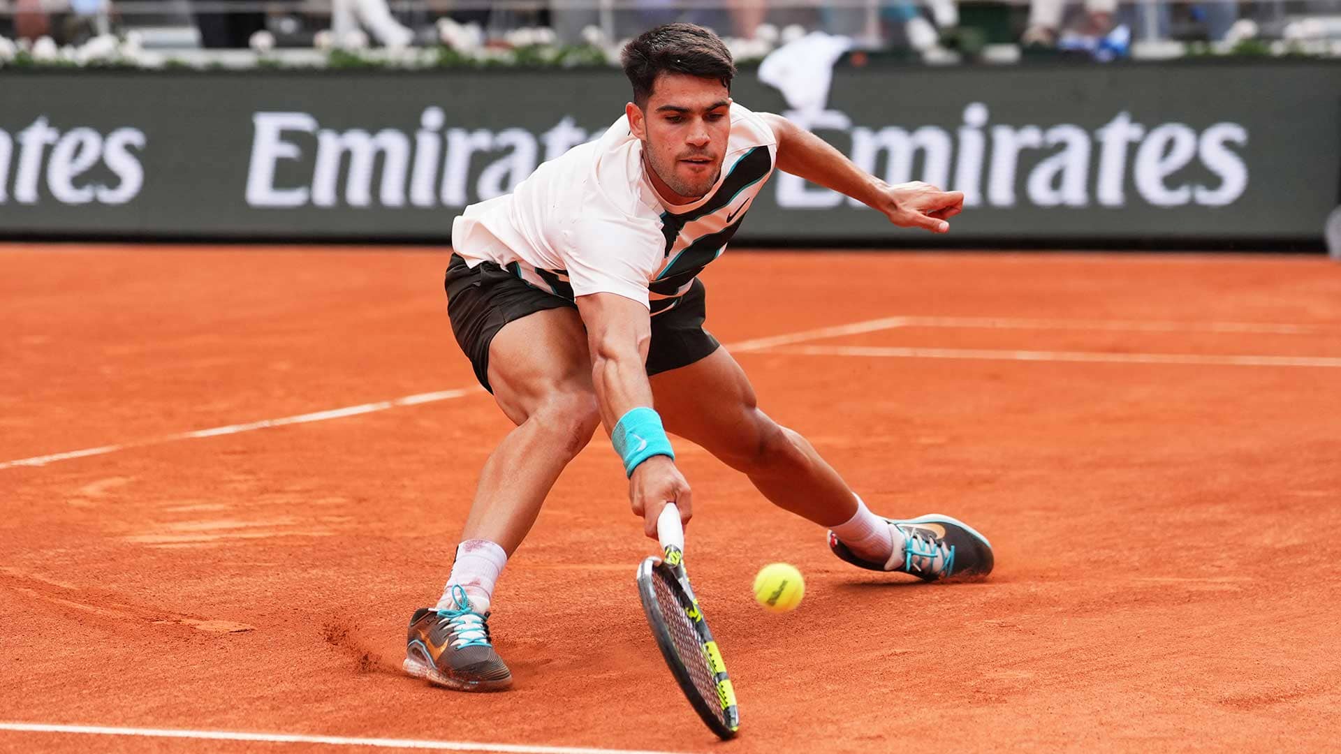 Alcaraz ends Shelton's run, wins tough four-setter to reach Roland Garros QFs
