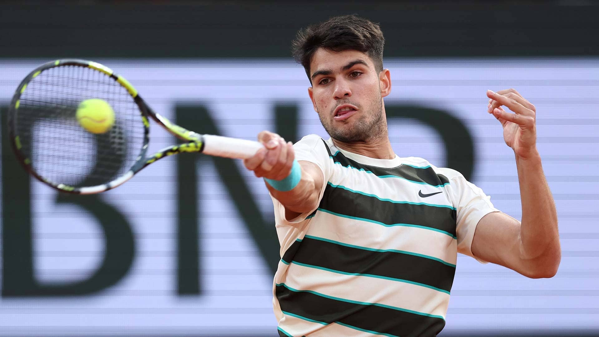 Alcaraz loses just five games in stunning Roland Garros QF performance