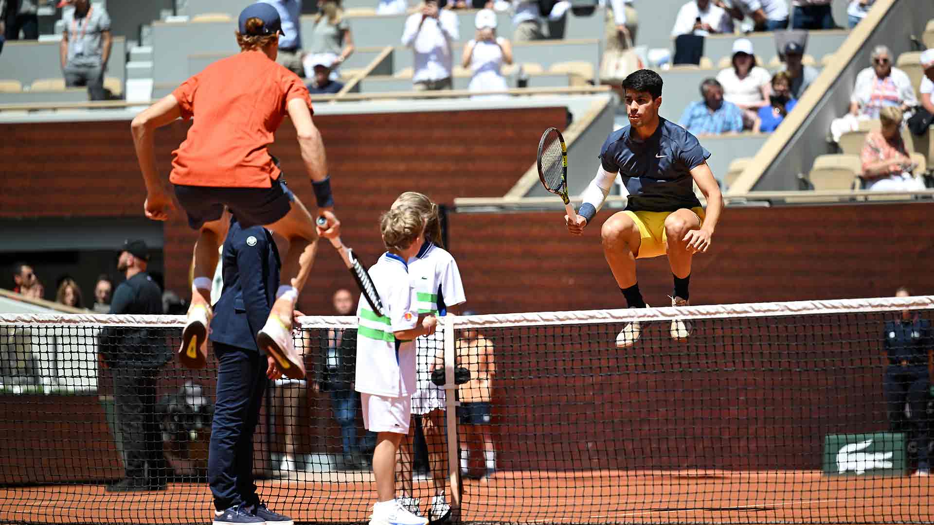 Sinner vs Alcaraz: la batalla por la gloria continúa en Roland Garros
