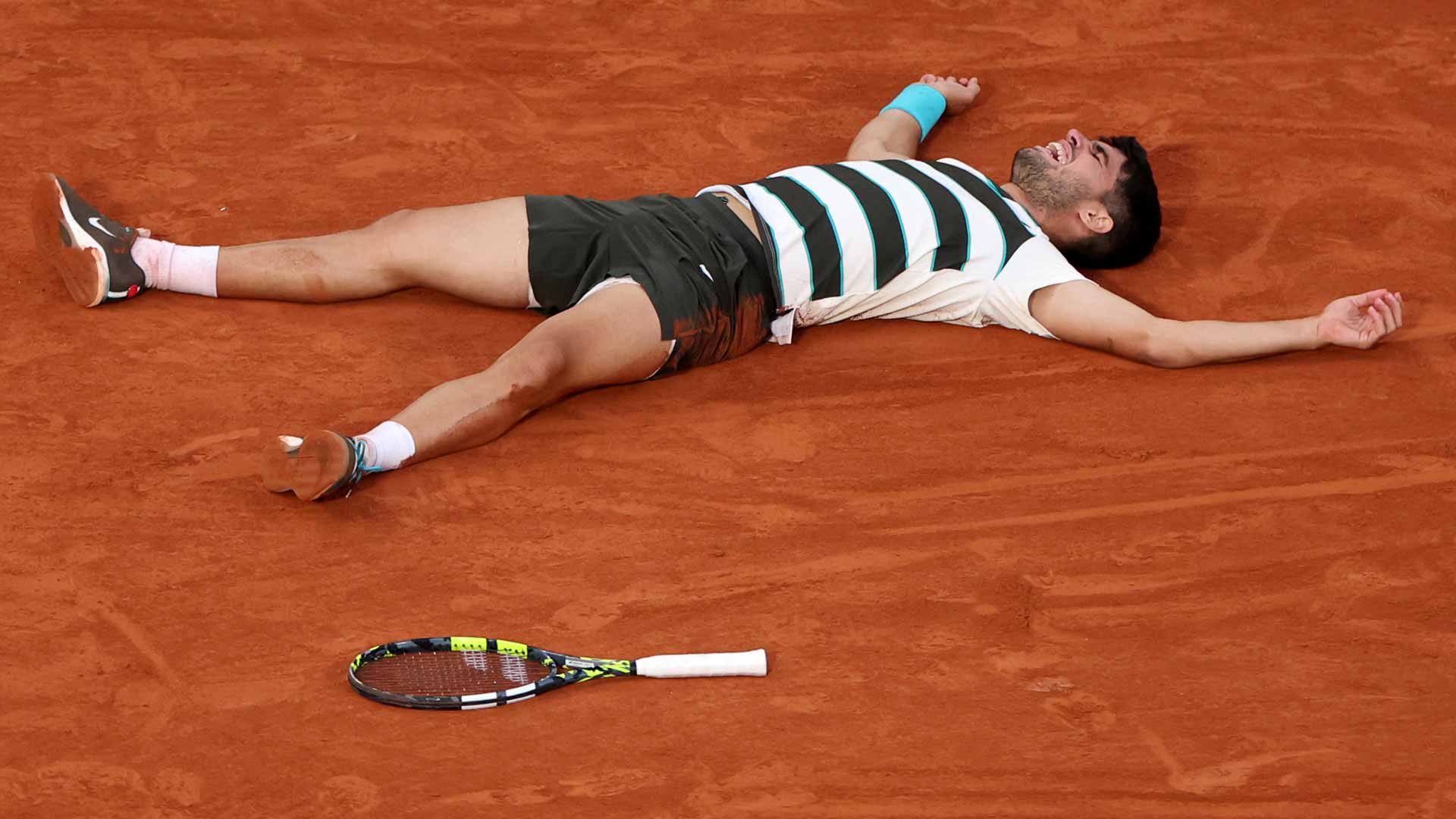 Alcaraz saves 3 championship points against Sinner, wins longest final in Roland Garros history