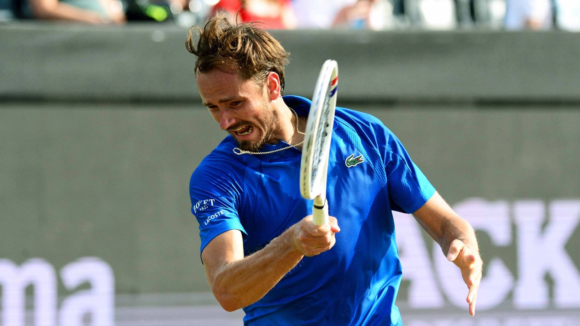 Medvedev wins 'cat & mouse' grass opener vs. familiar foe in 's-Hertogenbosch