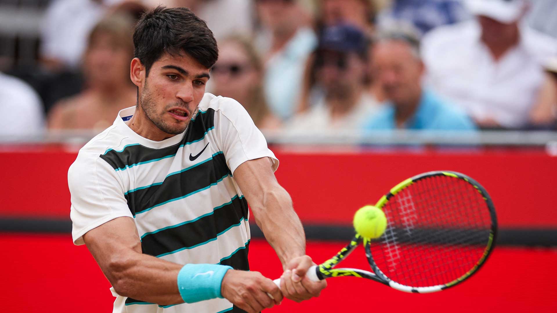 Alcaraz claims 250th win, surges into Queen's Club final