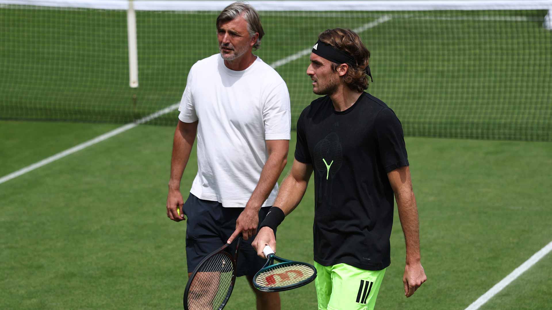 <a href='https://www.atptour.com/en/players/goran-ivanisevic/i034/overview'>Goran Ivanisevic</a> and <a href='https://www.atptour.com/en/players/stefanos-tsitsipas/te51/overview'>Stefanos Tsitsipas</a> during Tuesday's practice session.