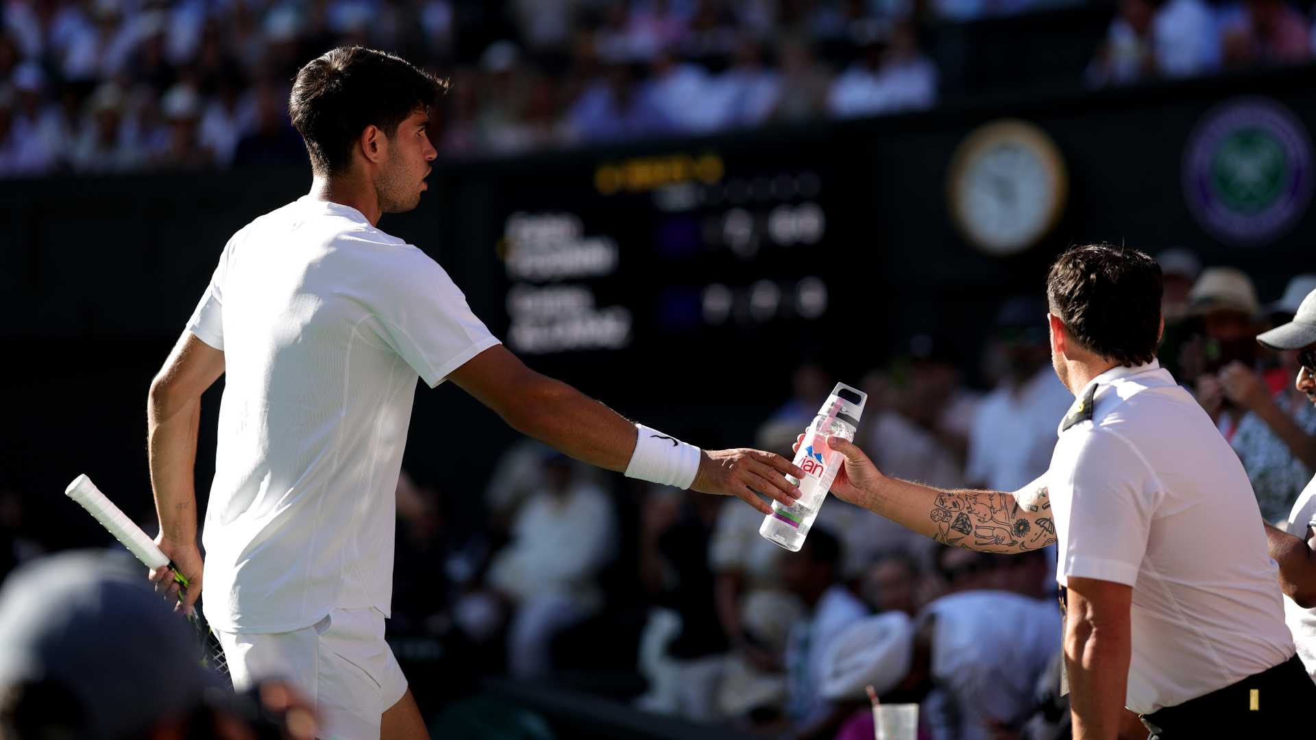 Alcaraz aids stricken fan as brutal heat hits Wimbledon on Day 1