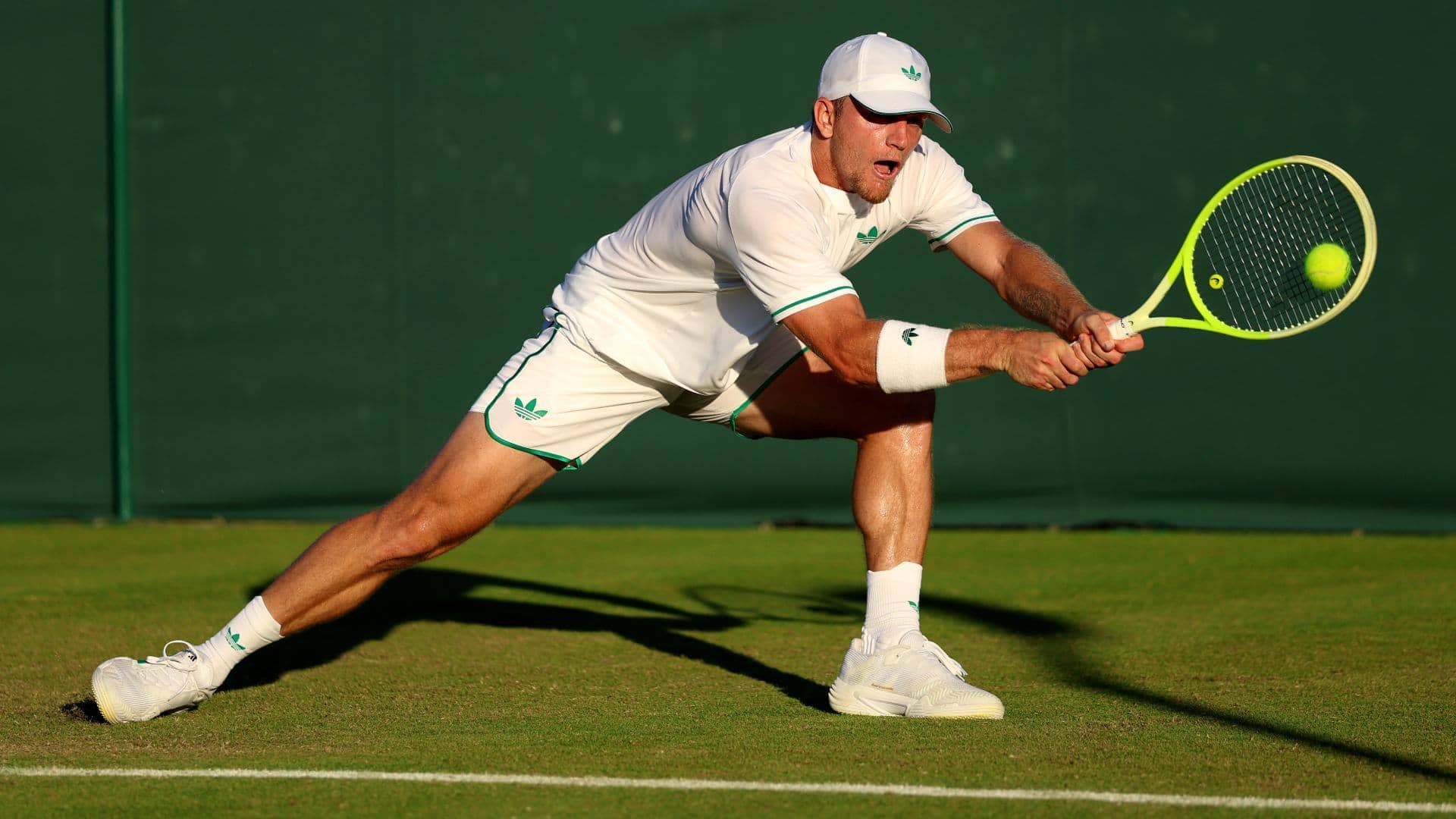 Alejandro Davidovich Fokina confirma su promisorio presente y avanza en Wimbledon.