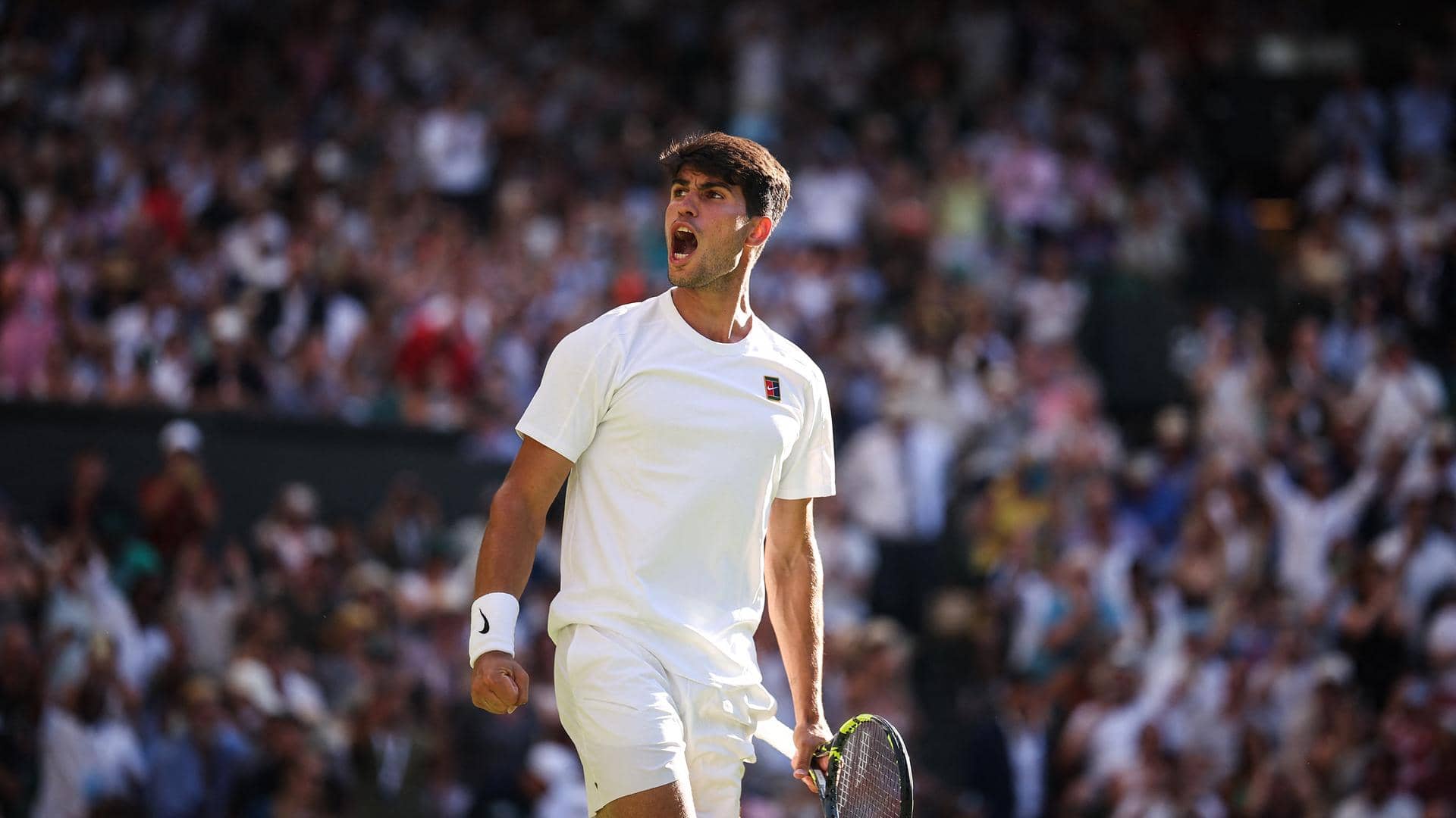 Carlos Alcaraz, celebrando su triunfo ante Fabio Fognini.