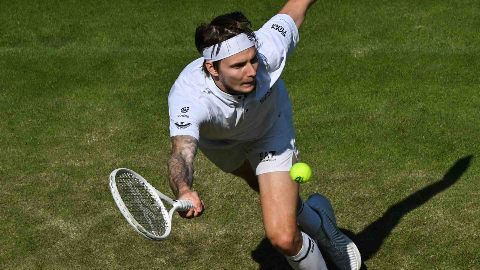 Dark horse Bublik upset by Munar in Wimbledon R1