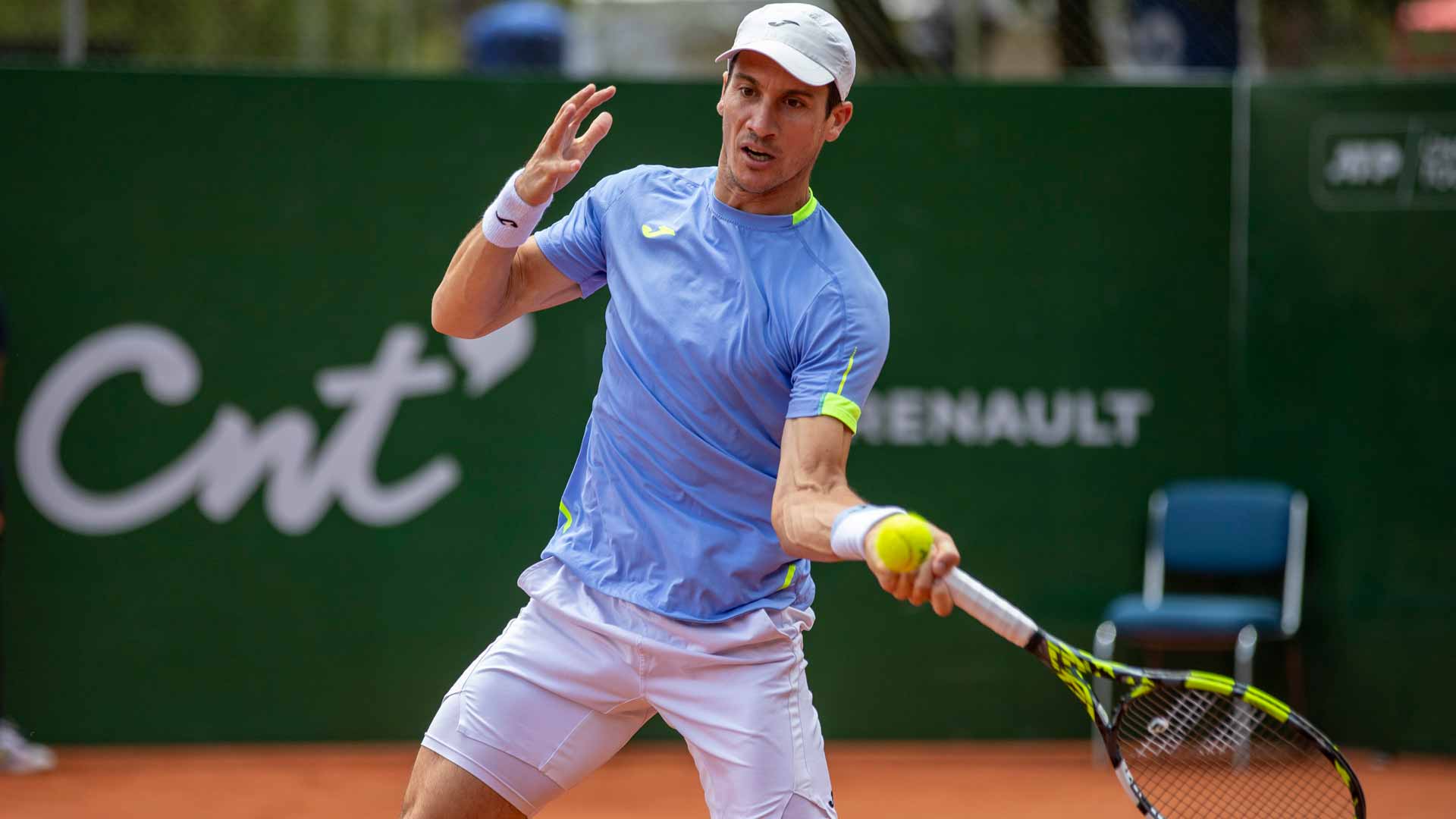 Facundo Bagnis in action during Sunday's final at the Ambato Challenger.