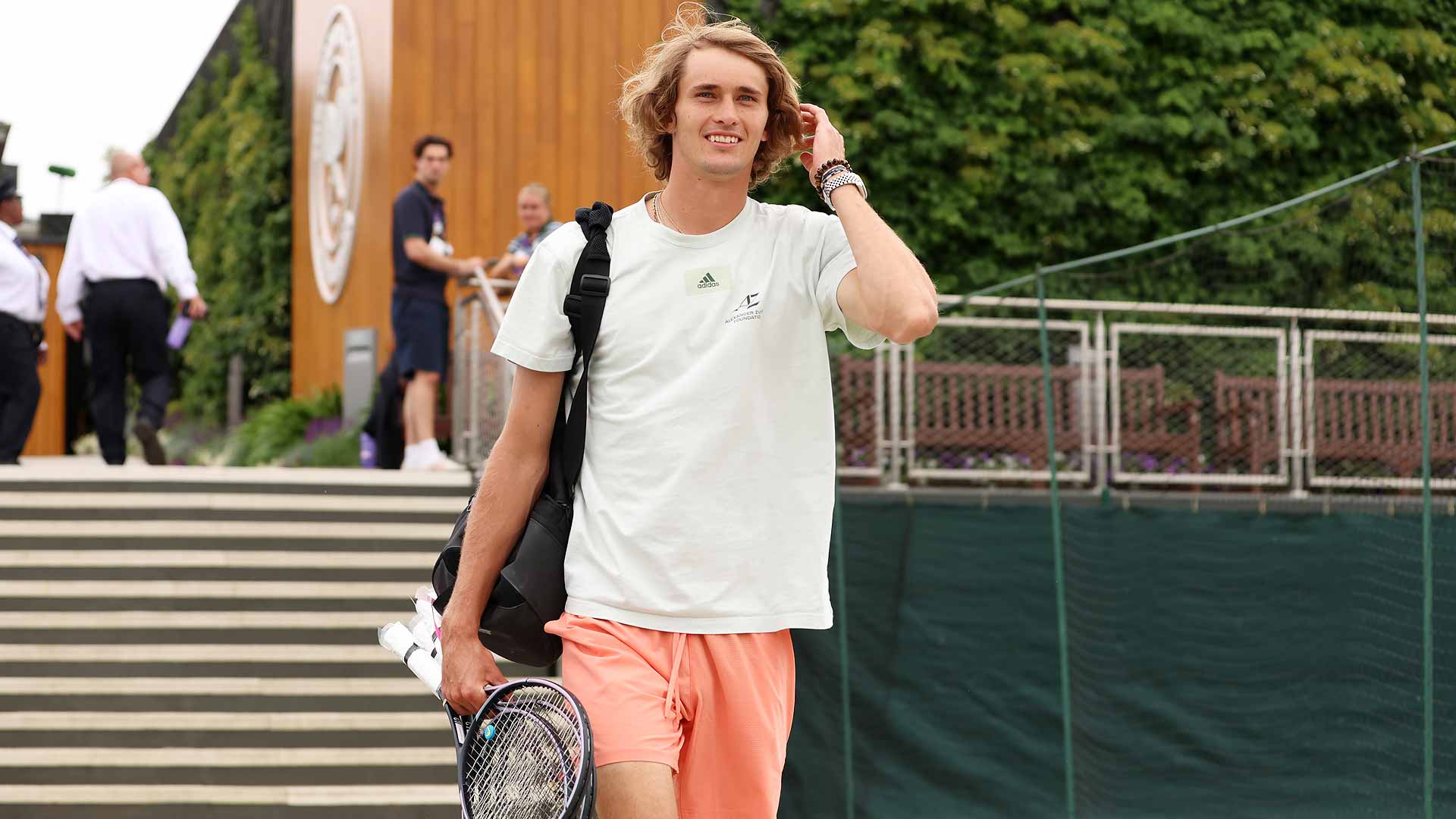 Alexander Zverev walks to practice on Tuesday at Wimbledon.
