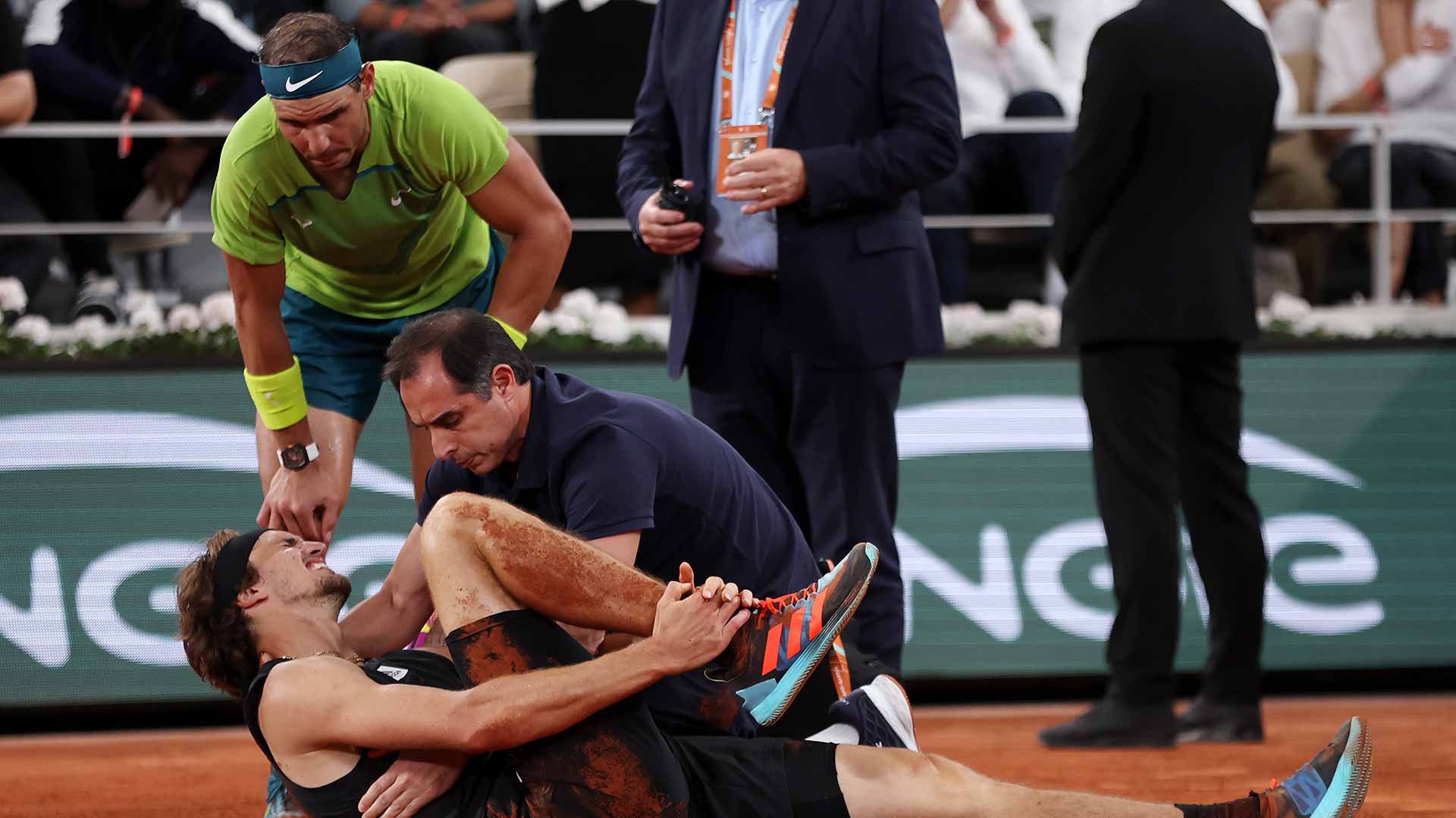 Alexander Zverev is forced to retire from the Roland Garros semi-finals with an ankle injury.