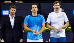 Scott Lipsky y Eric Butorac recibieron sus trofeos de manos del Director del torneo Juan-Carlos Ferrero.