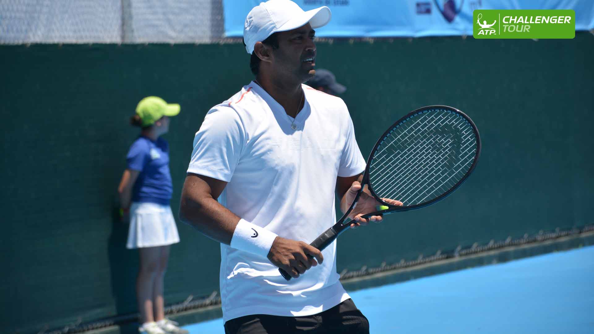Seventeen-time Grand Slam champion Leander Paes thrilled fans on the doubles court at the ATP Challenger Tour event in Leon.