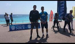 Taylor Fritz y el campeón defensor de Niza Dominic Thiem visitaron la Promenade des Anglais para jugar con chicos de diferentes escuelas.