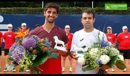 Thomaz Bellucci e Ínigo Cervantes lucen sus trofeos de campeón y subcampeón tras la final en Braunschweig.