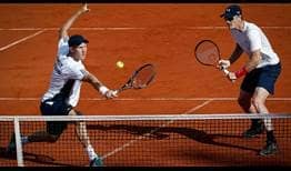 Dominic Inglot and Jamie Murray give Great Britain a 2-1 lead in its Davis Cup quarter-final match against Serbia in Belgrade.