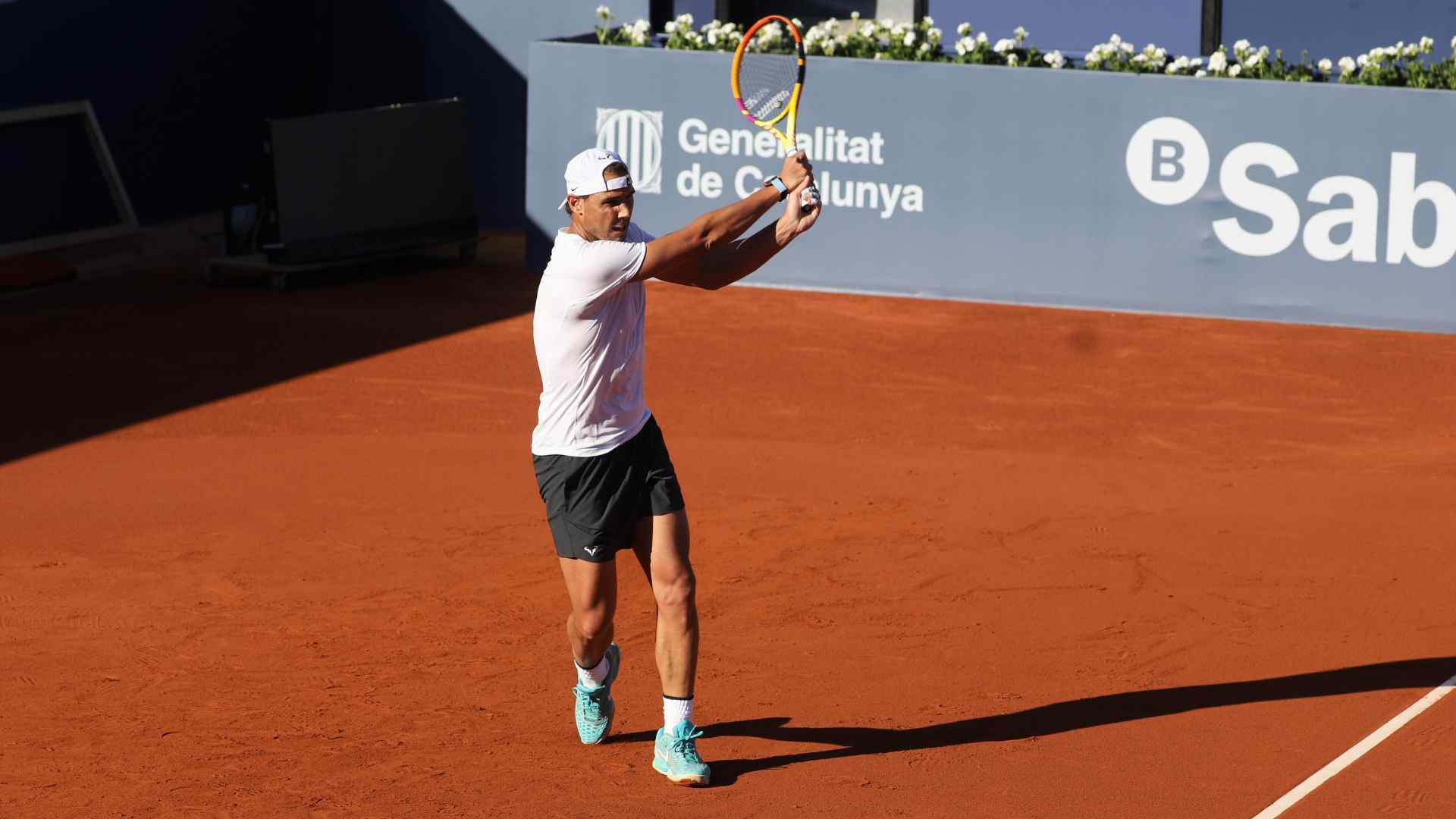Rafael Nadal durante su práctica de este miércoles en Barcelona.