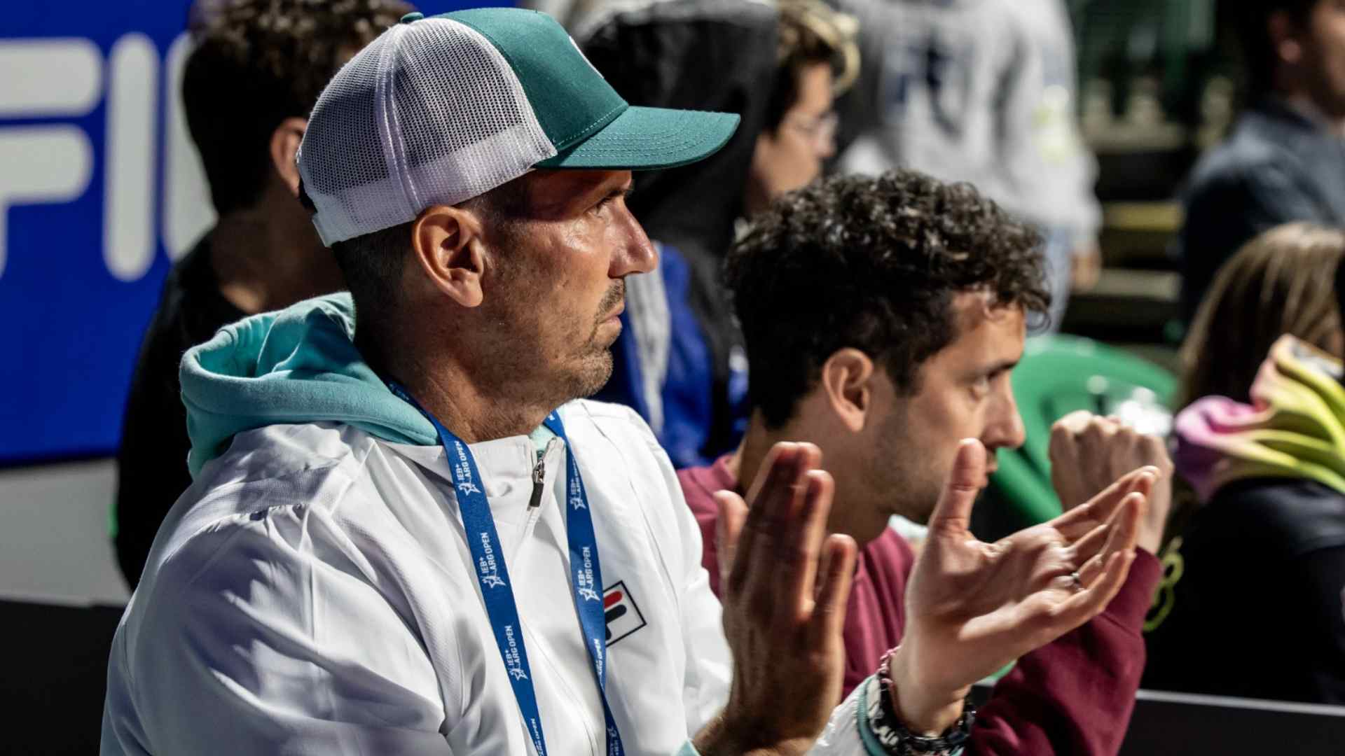 Juan Ignacio Chela animando a Nicolás Jarry durante el Argentina Open 2024.