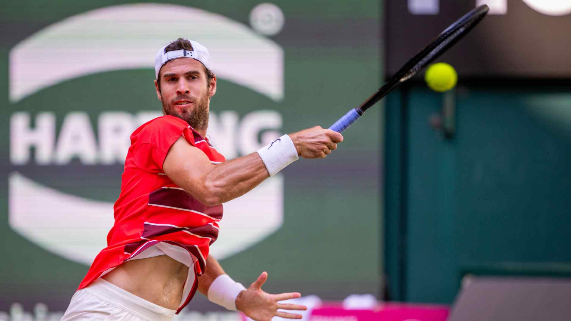 Khachanov alarga su invicto ante argentinos