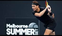 Rafael Nadal gana en sets corridos su primer partido de singles del ATP Tour 2022.