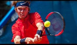 Andrey Rublev había eliminado en su camino hacia su primera final ATP World Tour en el Plava Laguna Croatia Open al defensor del título Fabio Fognini.