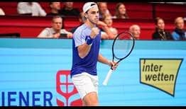 Francisco Cerúndolo llega a récord de 23-20 en el año (y de 28-30 en su carrera) tras debutar con triunfo en Viena.
