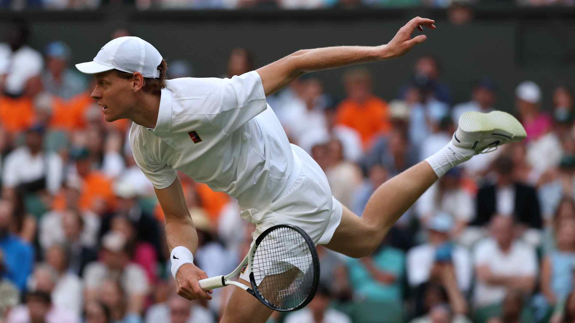 Sigue sin sufrir quiebres: el saque de Sinner intimida en Wimbledon