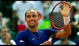 Alexandr Dolgopolov takes the title at the Argentina Open.
