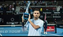 Nick Kyrgios levanta su cuarto título ATP World Tour tras derrotar a Ryan Harrison en la final del Brisbane International presentado por Suncorp.