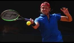 Lucas Pouille defeats Andreas Seppi in five sets to give France a 1-0 lead over Italy in the Davis Cup quarter-finals.