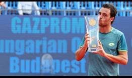 Italian Marco Cecchinato becomes the first lucky loser since Leonardo Mayer (2017 Hamburg) to win an ATP World Tour title. 