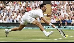 Djokovic-Wimbledon-2018-SF-Stretch