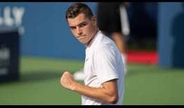 Taylor Fritz gana su partido de estreno en el Winston-Salem Open este lunes.