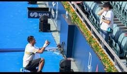 Yecong He proposes to his now-fiancée after his first-round qualifying match at the Shenzhen Open on Saturday.