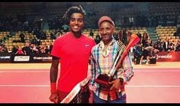 Elias Ymer celebrates his title defence in Mouilleron-le-Captif with his father Wondwosen.