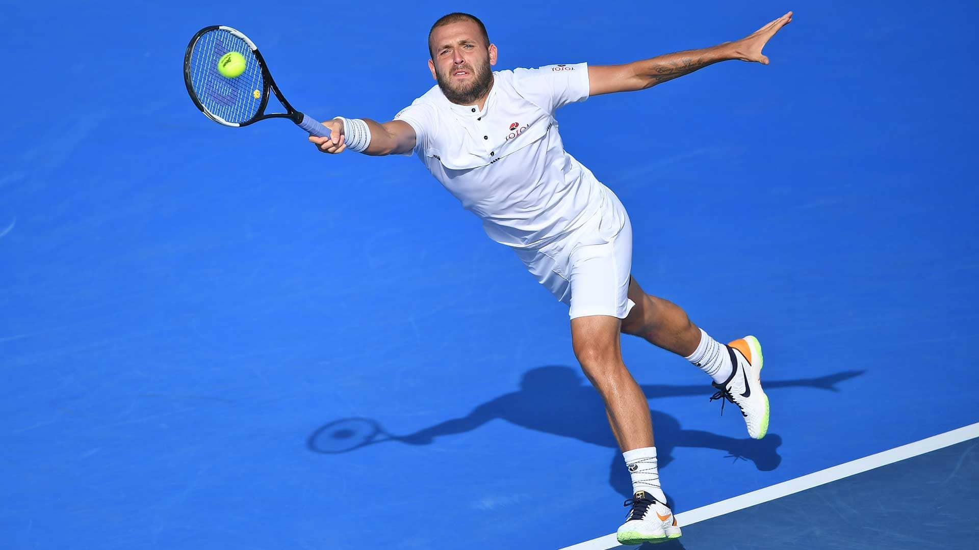 Daniel Evans hits a forehand during his semi-final win against John Isner in Delray Beach.