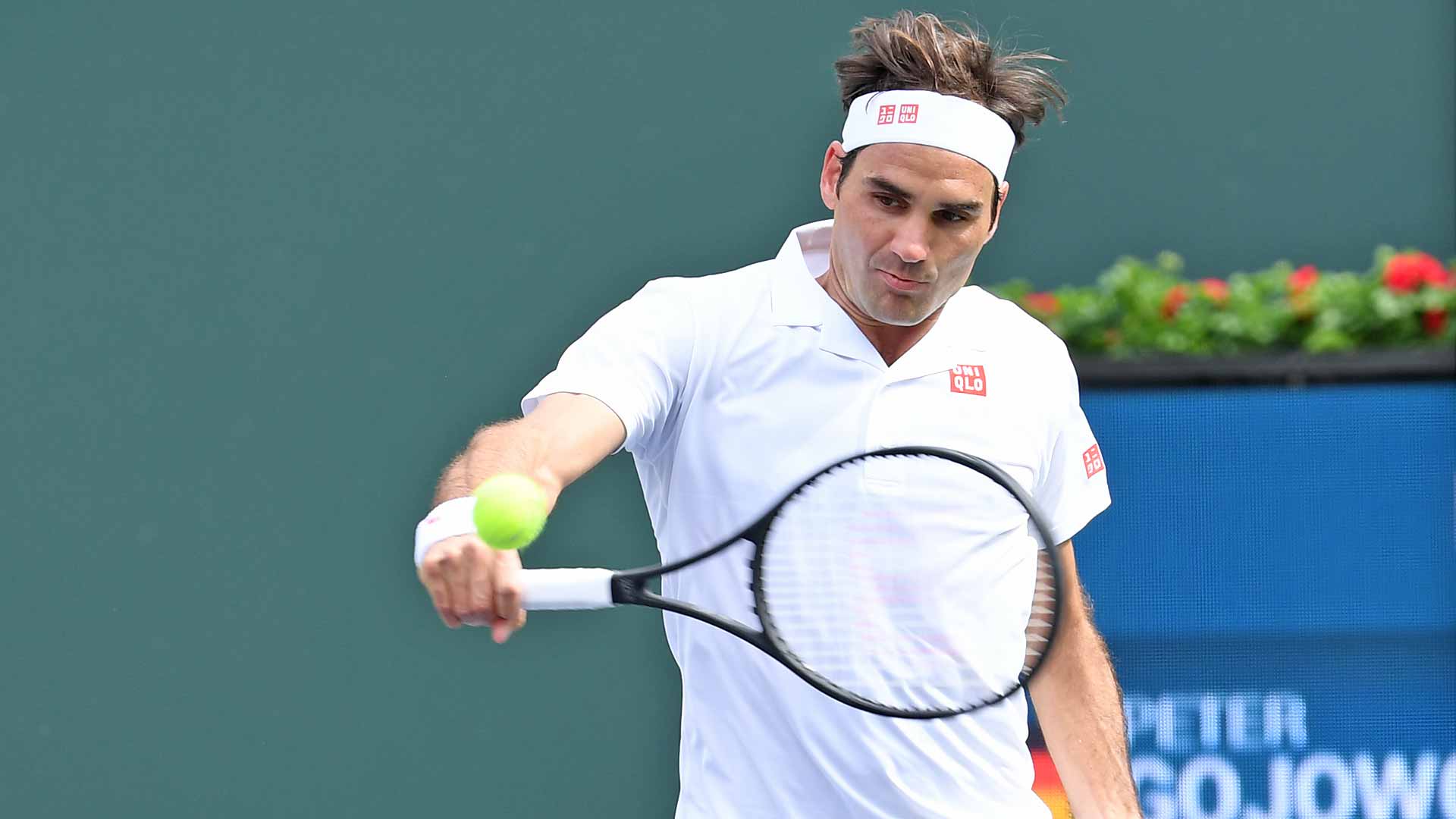 <a href='https://www.atptour.com/en/players/roger-federer/f324/overview'>Roger Federer</a> hits a backhand at the 2019 <a href='https://www.atptour.com/en/tournaments/indian-wells/404/overview'>BNP Paribas Open</a>