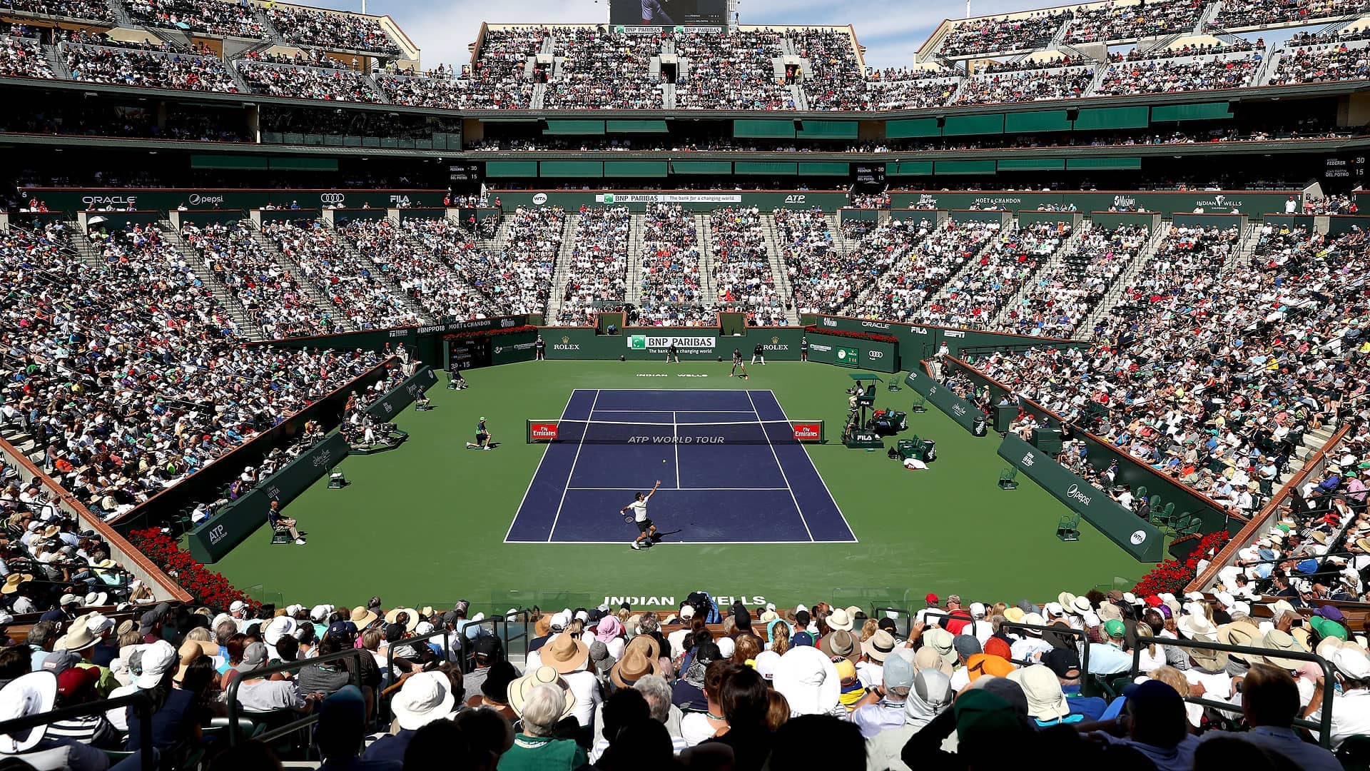 Vista principal del Stadium 1, la cancha central del BNP Paribas Open en el Indian Wells Tennis Garden.