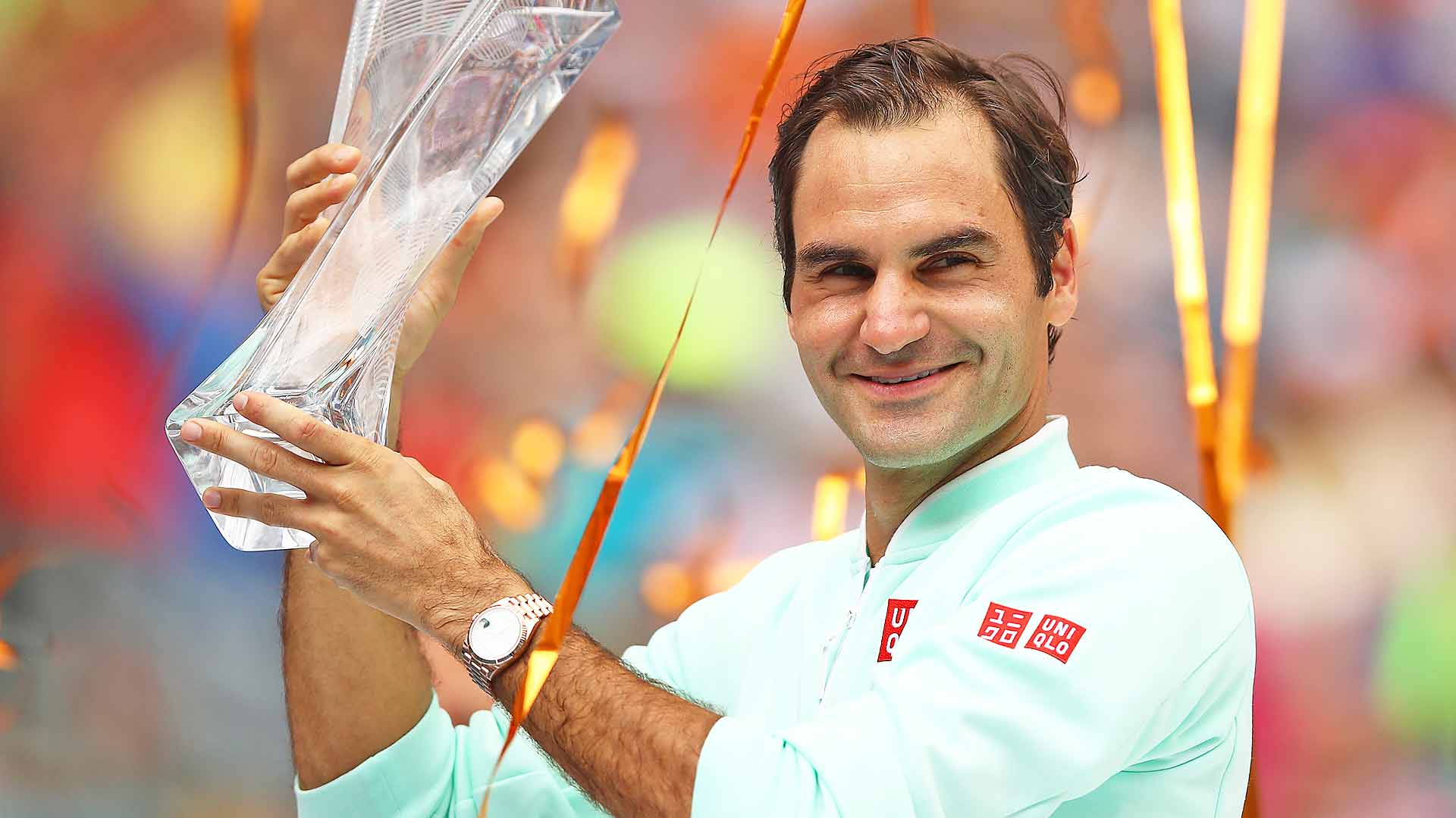 <a href='https://www.atptour.com/en/players/roger-federer/f324/overview'>Roger Federer</a> lifts his fourth Miami trophy