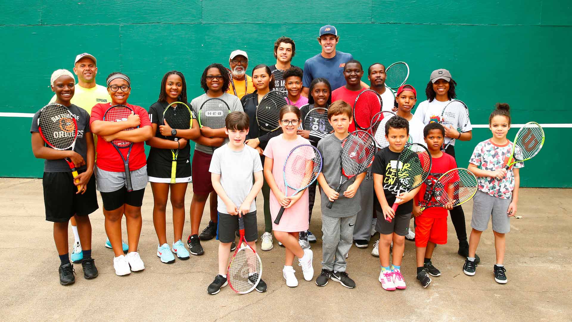 Taylor Fritz and Reilly Opelka helping the community in Houston