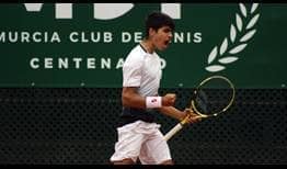 Carlos Alcaraz celebra un punto ante Pedro Martínez en el ATP Challenger de Murcia.